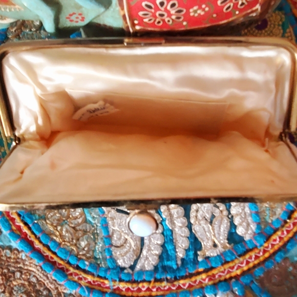 "Bags by Debbie Made in Japan" Vintage 1960s Beaded Clutch - Picture 4 of 4